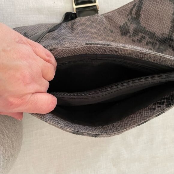 Faux Snakeskin Shoulder Bag Gray Black Patent Buckle Flap Y2K Style - Picture 5 of 13